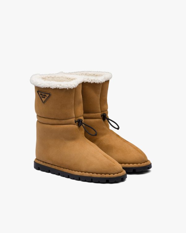 Cognac Shearling booties