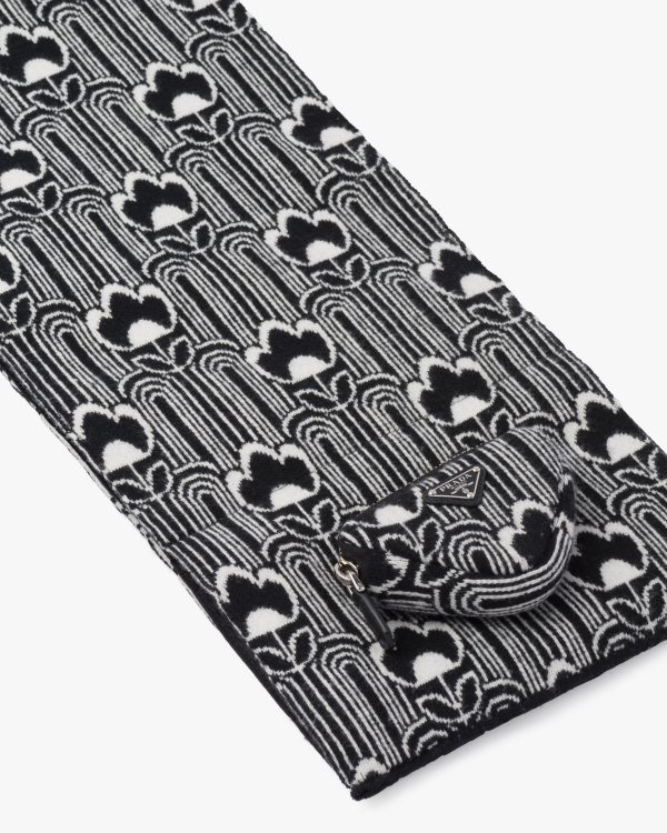 Black/black And White Reversible jacquard and Re-Nylon scarf - Image 3