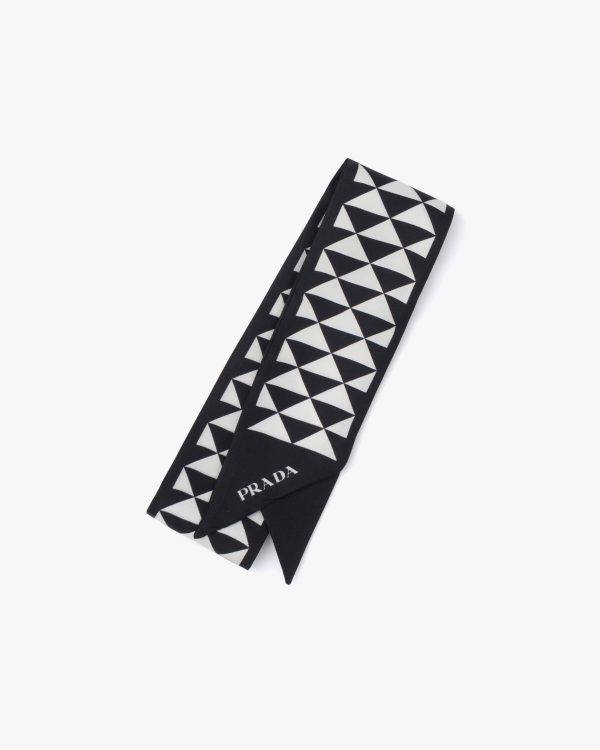 Black/white Printed twill scarf