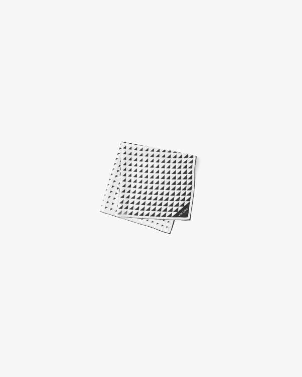 White/black Printed twill scarf